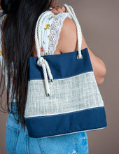 Cargar imagen en el visor de la galería, Navy Handbag
